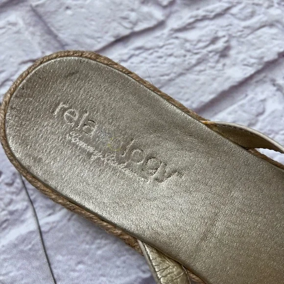 Tommy Bahama white & gold flip flops relaxology - Picture 3 of 6